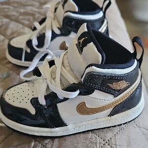 Jordan Kids Black and Gold Sneakers